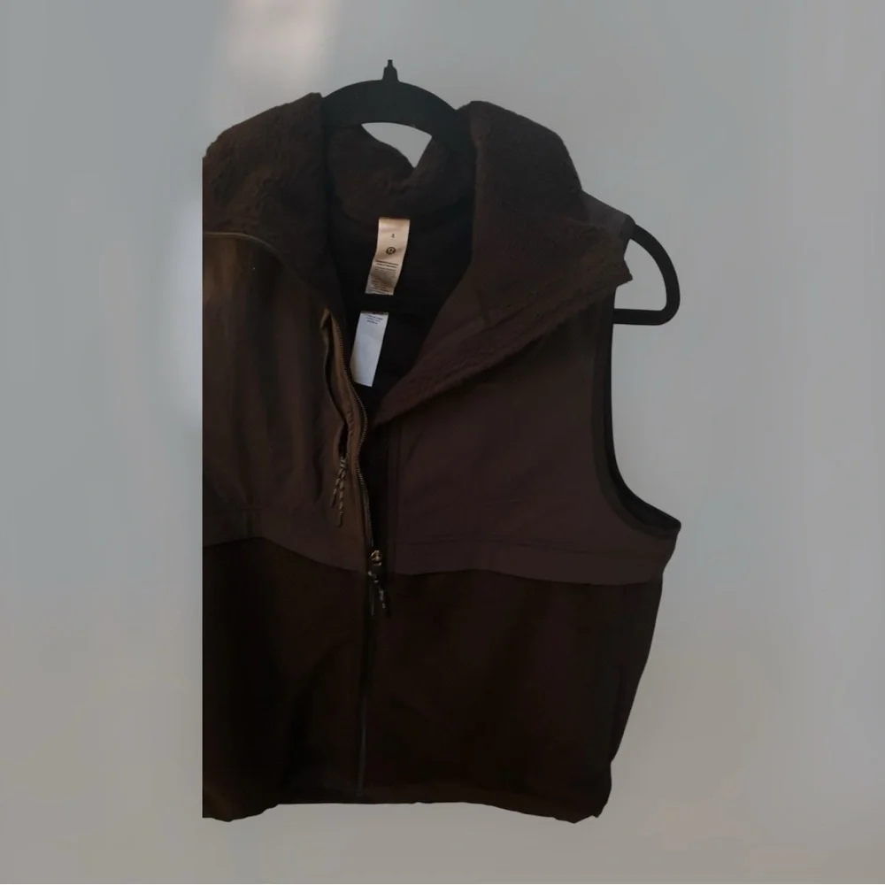 Lululemon Cinch-Hem Fleece Vest
Black / Super Dark - Picture 9 of 10
